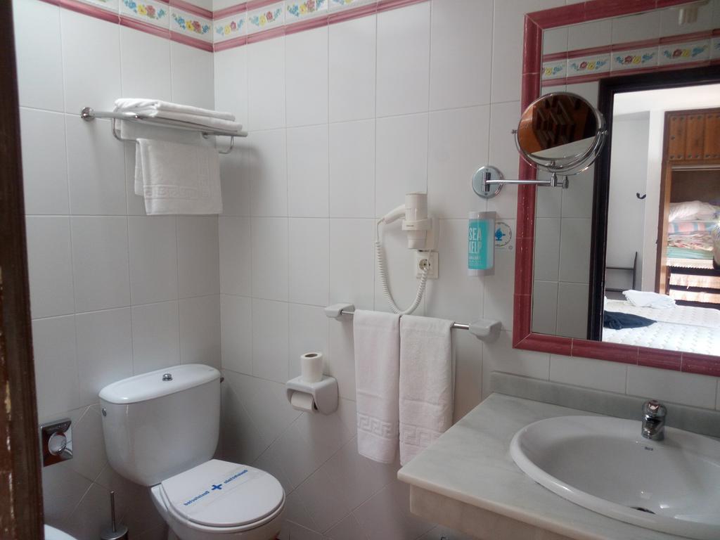 Hostal Gran Capitan Chipiona Exterior photo
